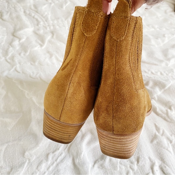 Marc Fisher Yarita Bootie Size 8.5
New $179 - Picture 5 of 7